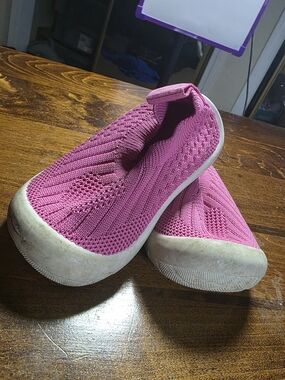 Kids Slip-On Knit Sneakers - Pink